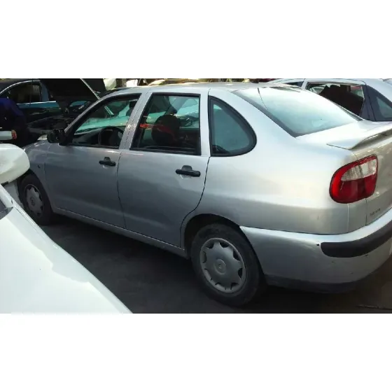 SEAT CORDOBA BERLINA (6K2) '2001 SIGNO PLATA