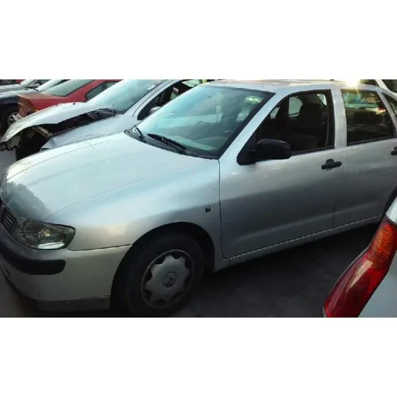 SEAT CORDOBA BERLINA (6K2) '2001 SIGNO PLATA