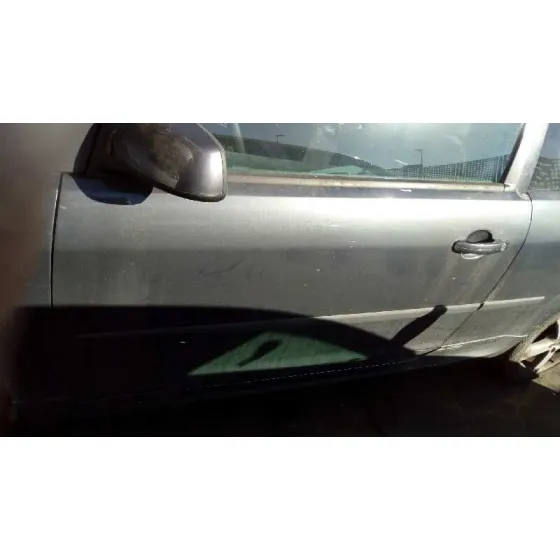 FORD FOCUS BERLINA (CAP) '2006 2.0 TDCI CAT GRIS OSCURO