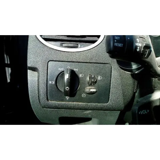 FORD FOCUS BERLINA (CAP) '2006 2.0 TDCI CAT GRIS OSCURO