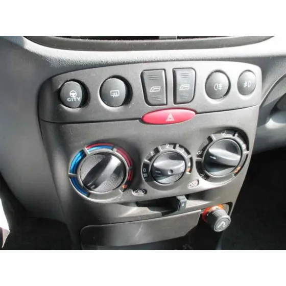 FIAT PUNTO BERLINA (188) '2002 1.2 8V ELX (I) AZUL CLARO