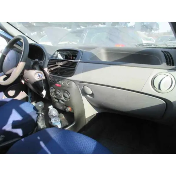 FIAT PUNTO BERLINA (188) '2002 1.2 8V ELX (I) AZUL CLARO