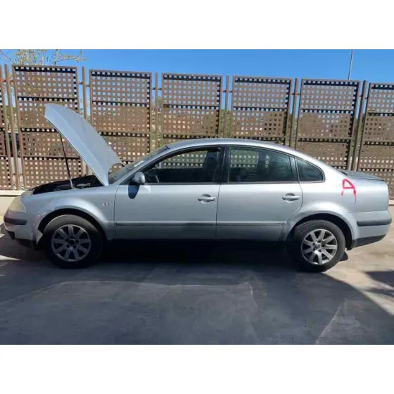 VOLKSWAGEN PASSAT BERLINA (3B3) '2003 ADVANCE PLATA