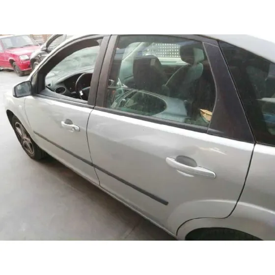 FORD FOCUS BERLINA (CAP) '2006 GHIA GRIS