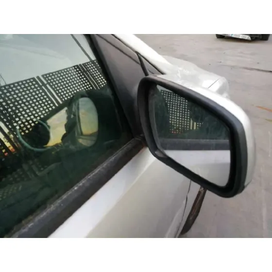 FORD FOCUS BERLINA (CAP) '2006 GHIA GRIS