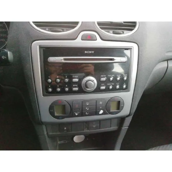 FORD FOCUS BERLINA (CAP) '2006 GHIA GRIS
