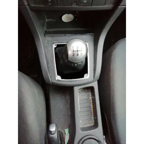 FORD FOCUS BERLINA (CAP) '2006 GHIA GRIS
