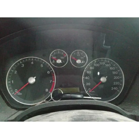 FORD FOCUS BERLINA (CAP) '2006 GHIA GRIS