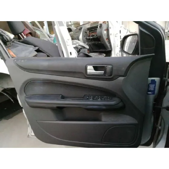 FORD FOCUS BERLINA (CAP) '2006 GHIA GRIS