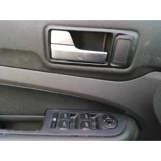 FORD FOCUS BERLINA (CAP) '2006 GHIA GRIS