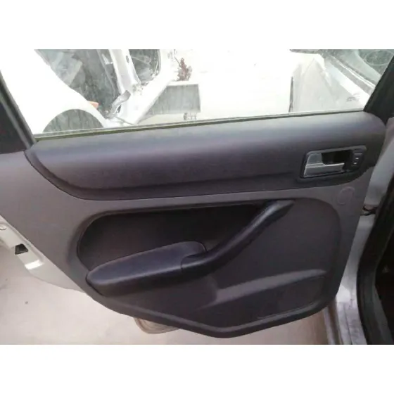 FORD FOCUS BERLINA (CAP) '2006 GHIA GRIS