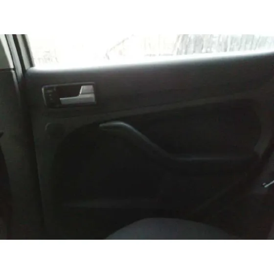 FORD FOCUS BERLINA (CAP) '2006 GHIA GRIS