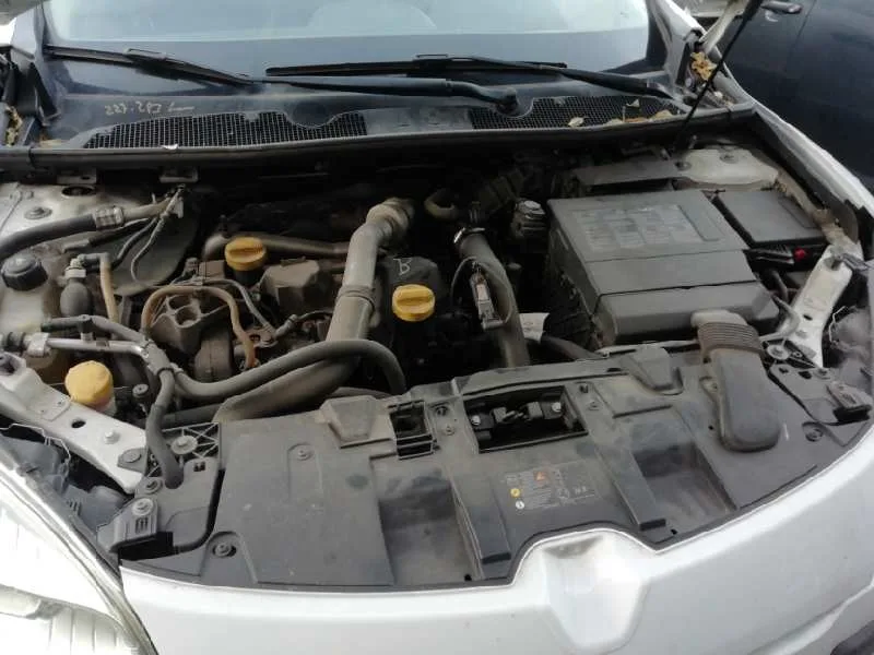 RENAULT MEGANE III BERLINA 5 P RENAULT MEGANE III BERLINA 5 P '2010 EMOTION BLANCO 2010