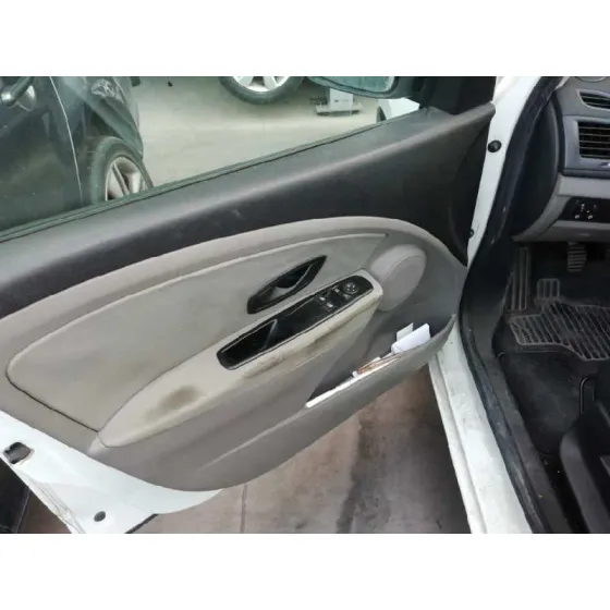 RENAULT MEGANE III BERLINA 5 P '2010 EMOTION BLANCO