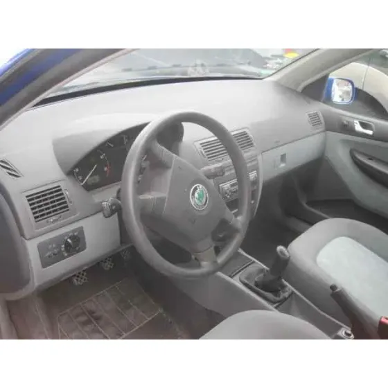 SKODA FABIA (6Y2/6Y3) '2001 ATTRACTIVE AZUL