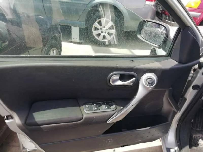 RENAULT MEGANE II BERLINA 5P '2006 AUTHENTIQUE GRIS PLATA