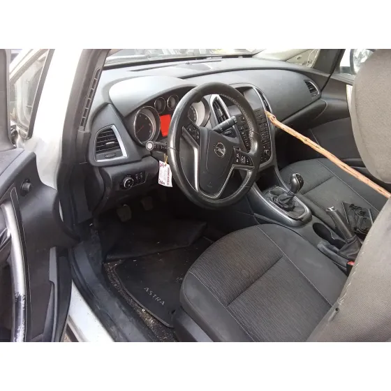 Opel ASTRA J (P10) 2011