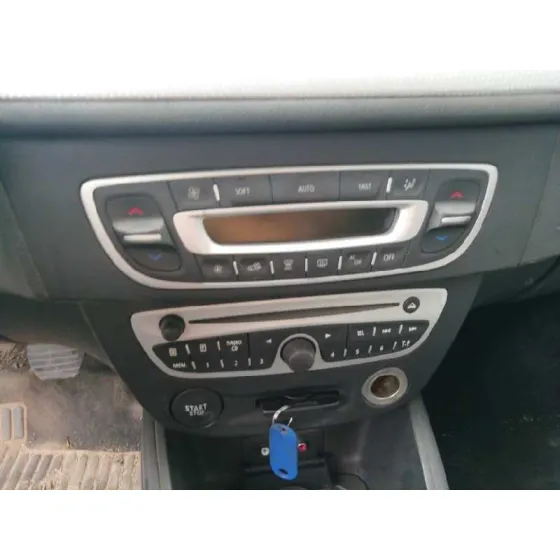 RENAULT MEGANE III SPORT TOURER '2010 1.5 DCI DIESEL FAP BLANCO
