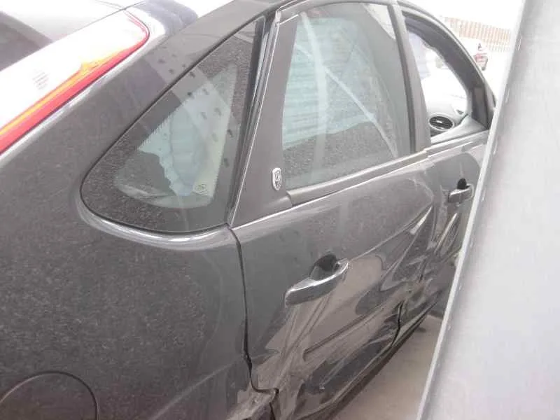 FORD FOCUS BERLINA (CAP) '2006 GHIA AZYK