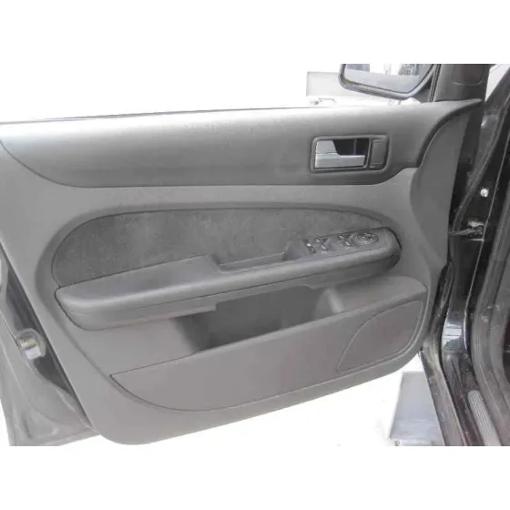 FORD FOCUS BERLINA (CAP) '2006 GHIA AZYK