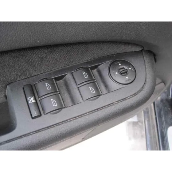 FORD FOCUS BERLINA (CAP) '2006 GHIA AZYK