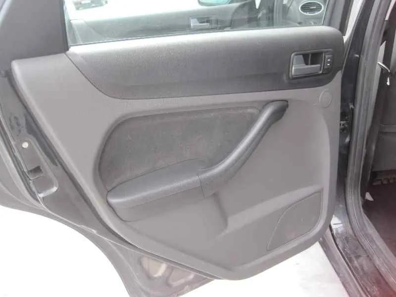 FORD FOCUS BERLINA (CAP) '2006 GHIA AZYK