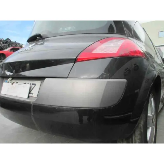 RENAULT MEGANE II BERLINA 3P '2004 CONFORT AUTHENTIQUE NEGRO