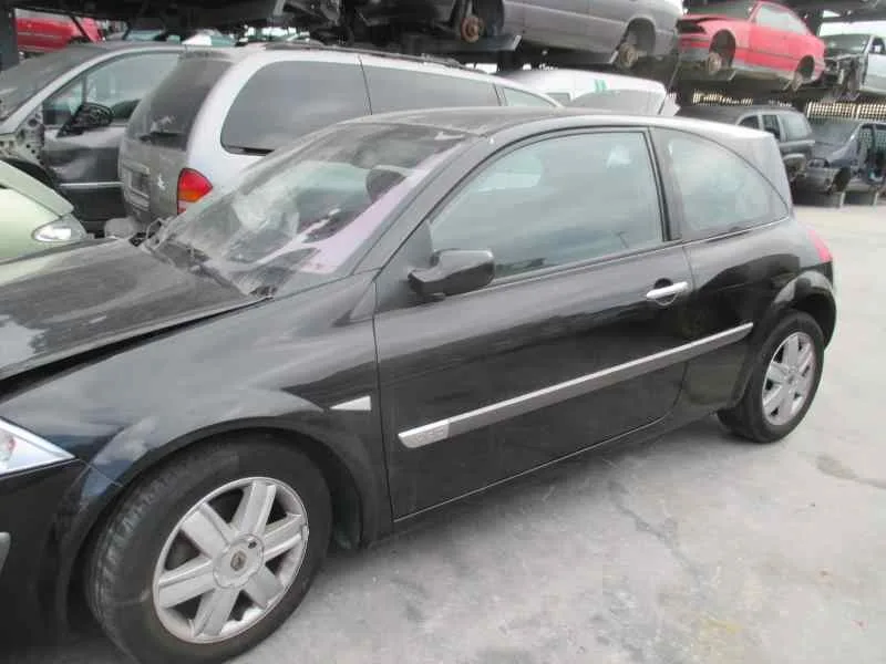 RENAULT MEGANE II BERLINA 3P '2004 CONFORT AUTHENTIQUE NEGRO