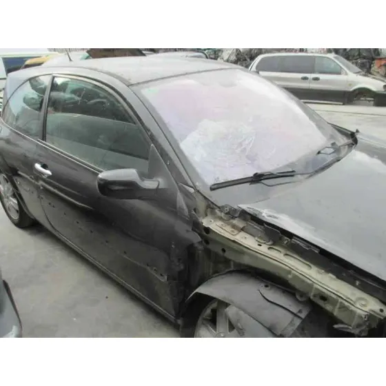 RENAULT MEGANE II BERLINA 3P '2004 CONFORT AUTHENTIQUE NEGRO