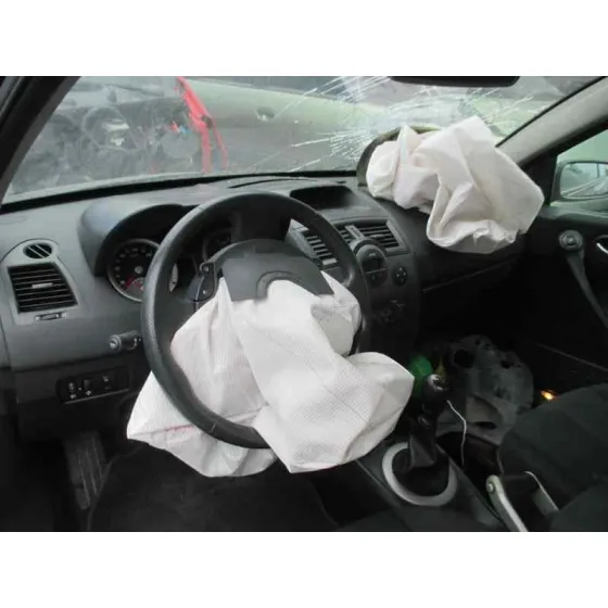 RENAULT MEGANE II BERLINA 3P '2004 CONFORT AUTHENTIQUE NEGRO