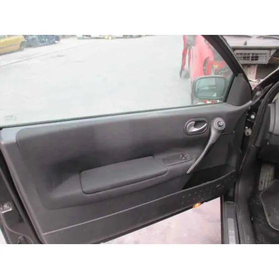 RENAULT MEGANE II BERLINA 3P '2004 CONFORT AUTHENTIQUE NEGRO