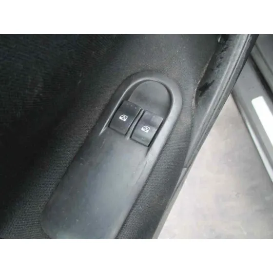 RENAULT MEGANE II BERLINA 3P '2004 CONFORT AUTHENTIQUE NEGRO