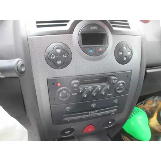 RENAULT MEGANE II BERLINA 3P '2004 CONFORT AUTHENTIQUE NEGRO