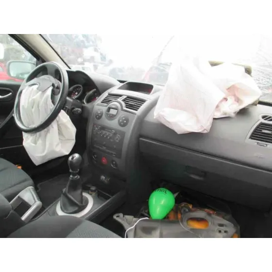 RENAULT MEGANE II BERLINA 3P '2004 CONFORT AUTHENTIQUE NEGRO