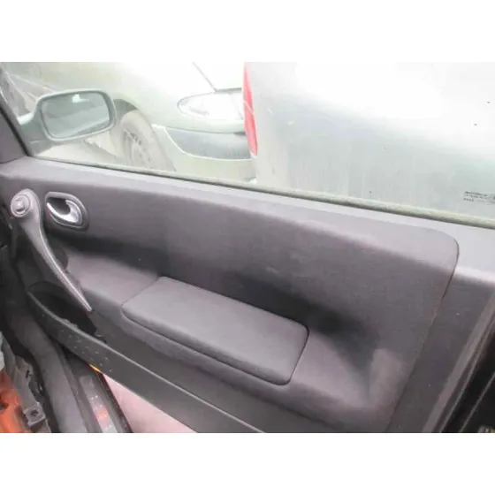 RENAULT MEGANE II BERLINA 3P '2004 CONFORT AUTHENTIQUE NEGRO