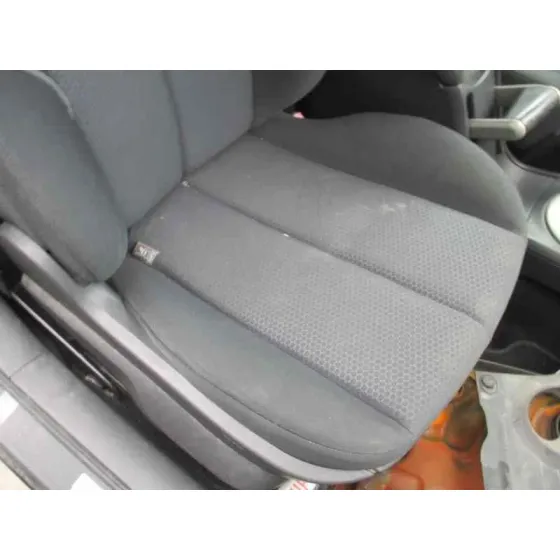 RENAULT MEGANE II BERLINA 3P '2004 CONFORT AUTHENTIQUE NEGRO