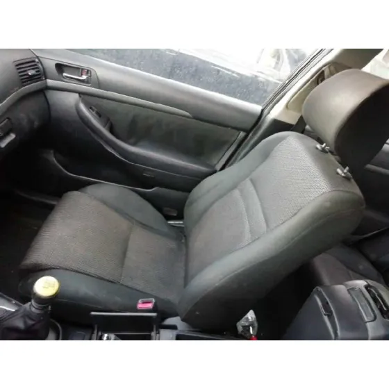 TOYOTA AVENSIS WAGON (T25) '2006 2.0 D-4D EXECUTIVE NEGRO