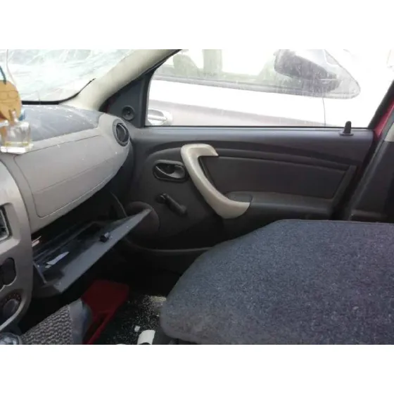 DACIA SANDERO '2010 BASICO NARANJA