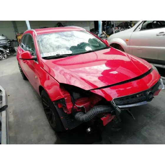 OPEL INSIGNIA SPORTS TOURER '2014 2.0 16V CDTI ROJO