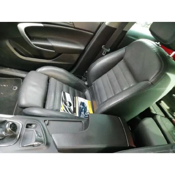 OPEL INSIGNIA SPORTS TOURER '2014 2.0 16V CDTI ROJO