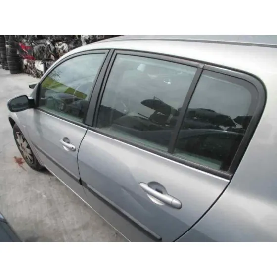 RENAULT MEGANE II BERLINA 5P '2003 CONFORT AUTHENTIQUE GRIS CLARO