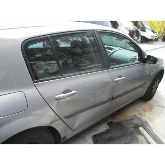 RENAULT MEGANE II BERLINA 5P '2003 CONFORT AUTHENTIQUE GRIS CLARO