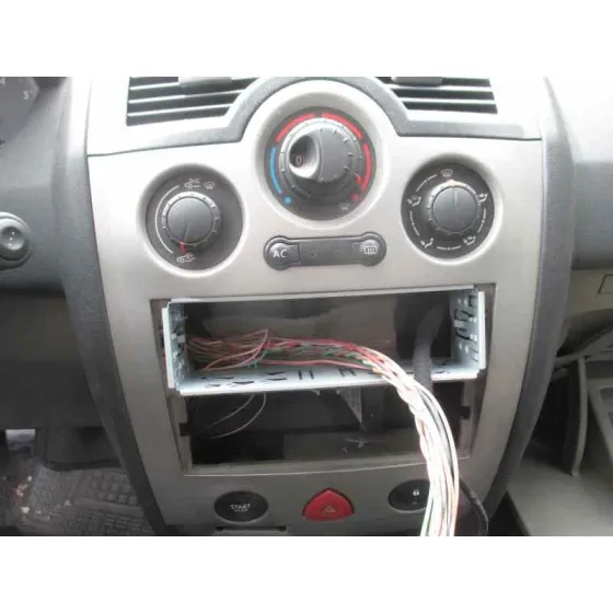 RENAULT MEGANE II BERLINA 5P '2003 CONFORT AUTHENTIQUE GRIS CLARO