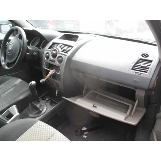 RENAULT MEGANE II BERLINA 5P '2003 CONFORT AUTHENTIQUE GRIS CLARO