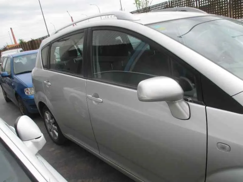 TOYOTA COROLLA VERSO (R1) '2006 2.2 D-4D LUNA PLATA