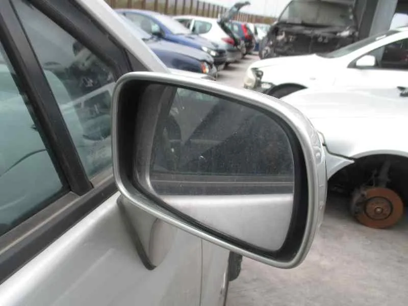 TOYOTA COROLLA VERSO (R1) '2006 2.2 D-4D LUNA PLATA