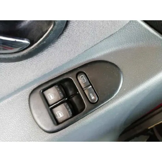 SEAT LEON (1M1) '2001 1.6 16V ROJO