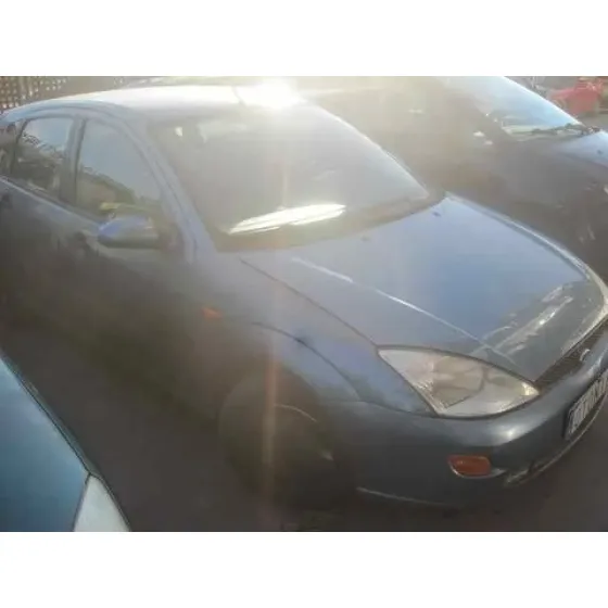 FORD FOCUS BERLINA (CAK) '2001 GHIA AZUL
