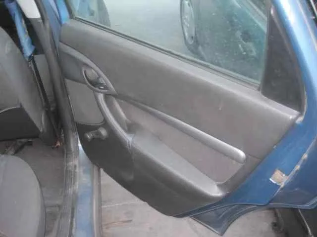 FORD FOCUS BERLINA (CAK) '2001 GHIA AZUL