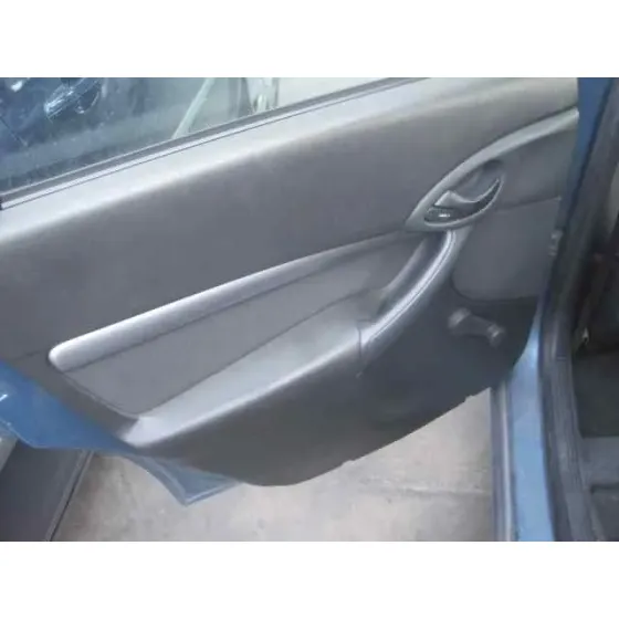 FORD FOCUS BERLINA (CAK) '2001 GHIA AZUL